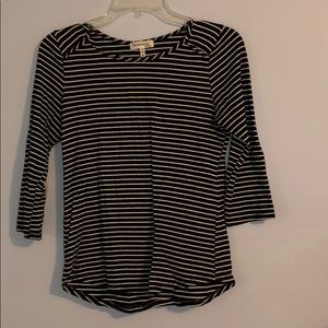 medium sleeved blouse